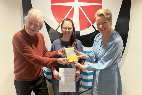 Elfar Logi og Marsibil hjá Kómedíuleikhúsinu með Siggu, eftir undirritun samstarfssamnings leikhússi…