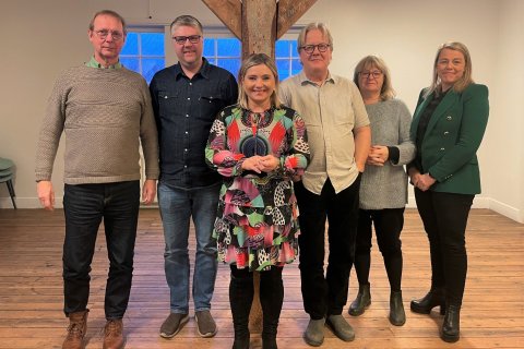 Lilja Alfreðsdóttir menningar- og viðskiptaráðherra ásamt fulltrúum LRÓ, Edinborgarhússins og Örnu L…