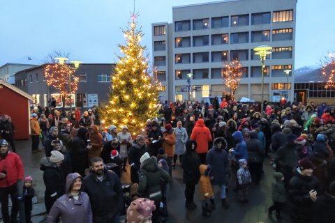 Jólaljósin voru tendruð á Silfurtorgi laugardaginn 26. nóvember.