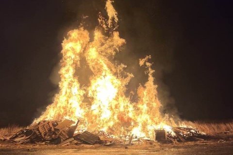 Áramótabrenna á Hólum í Hjaltadal.