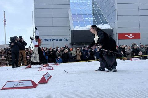 Setning skíðavikunnar á Silfurtorgi - Sprettganga í Hafnarstræti.