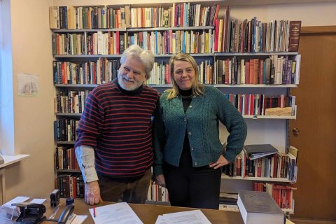 Elfar Logi og Arna Lára við undirritun samnings um styrk við Act Alone.