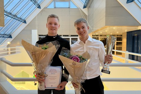 Grétar Smári Samúelsson, efnilegasti íþróttamaður Ísafjarðarbæjar 2022, ásamt Degi Benediktssyni, íþ…