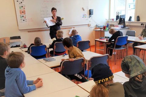 Kennsla er hafin í öllum sex skólastofunum á efri hæð álmunnar.