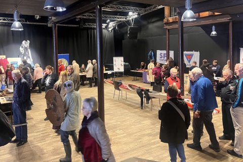 Séð yfir stóra salinn í Edinborgarhúsinu.