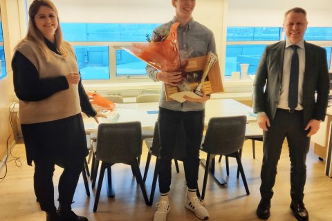 Hafsteinn Már með Guðnýju Stefaníu Stefánsdóttur, formanni íþrótta- og tómstundanefndar og Birgi Gun…