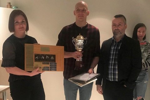 Elísabet Samúelsdóttir, formaður íþrótta- og tómstundanefndar, Mateusz Klóska og Kristján Kristjánss…