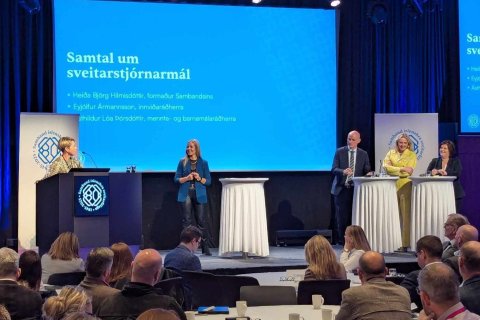 Sigríður Júlía í pontu á landsþingi 2025.