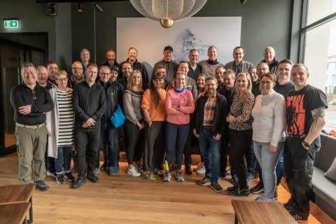 Árgangur 1972 ásamt Hafdísi Gunnarsdóttur, sviðsstjóra skóla- og tómstundasviðs, og Gylfa Ólafssyni,…