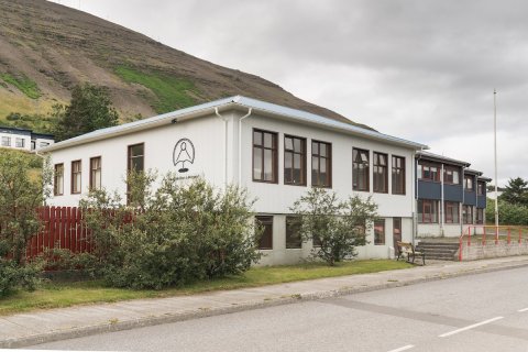 6. kjördeild er í grunnskólanum á Þingeyri.