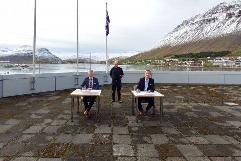 Birgir Gunnarsson, Sigurður A. Jónsson, slökkviliðsstjóri, og Gylfi Ólafsson.