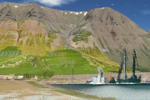 Varnarvirkin séð frá Hafnarstræti. Ráðgerð landmótun til að draga úr sýnileika þeirra og mótun útivi…